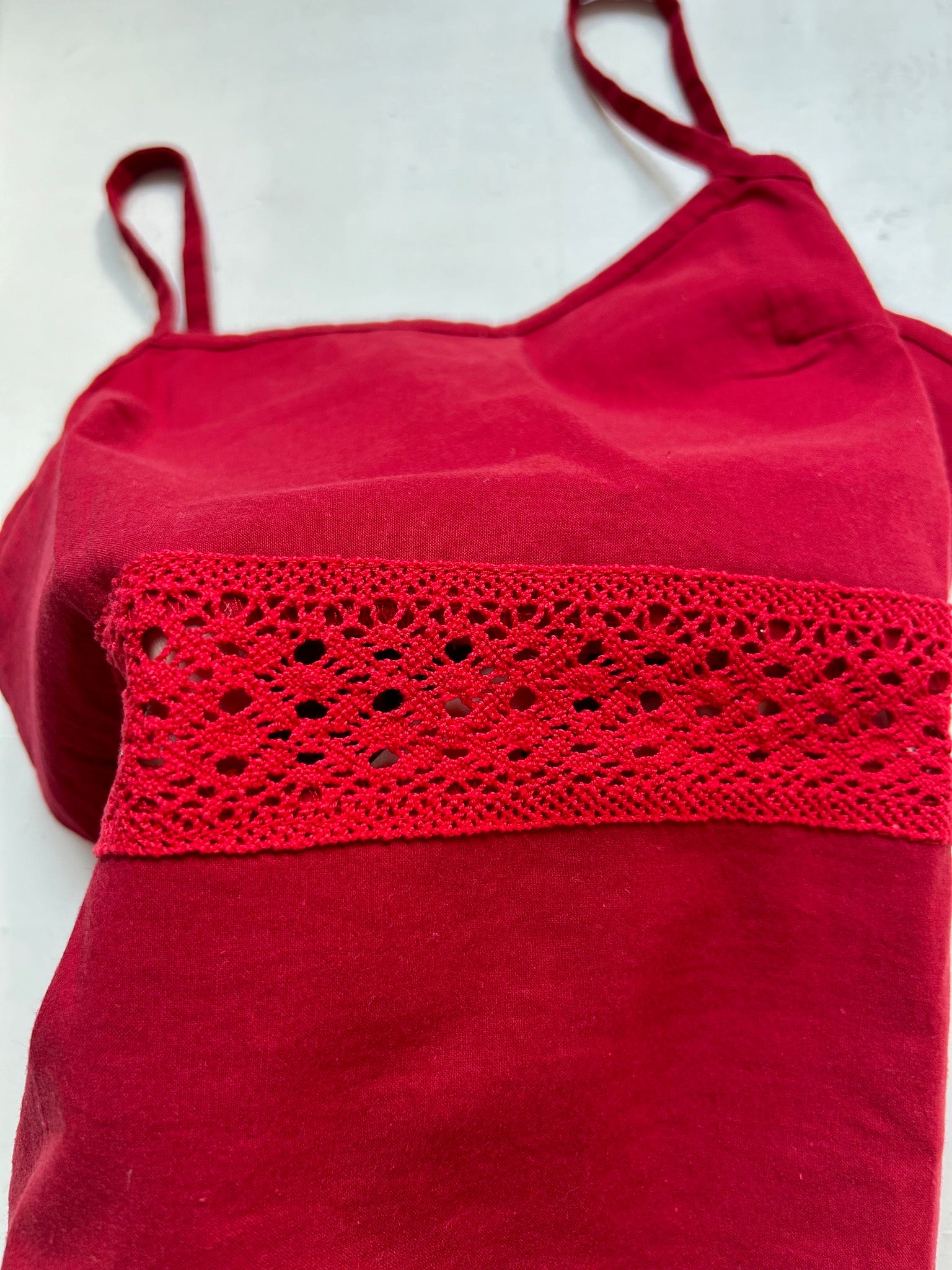 Red embroidered 90s y2k vintage cami top (S)