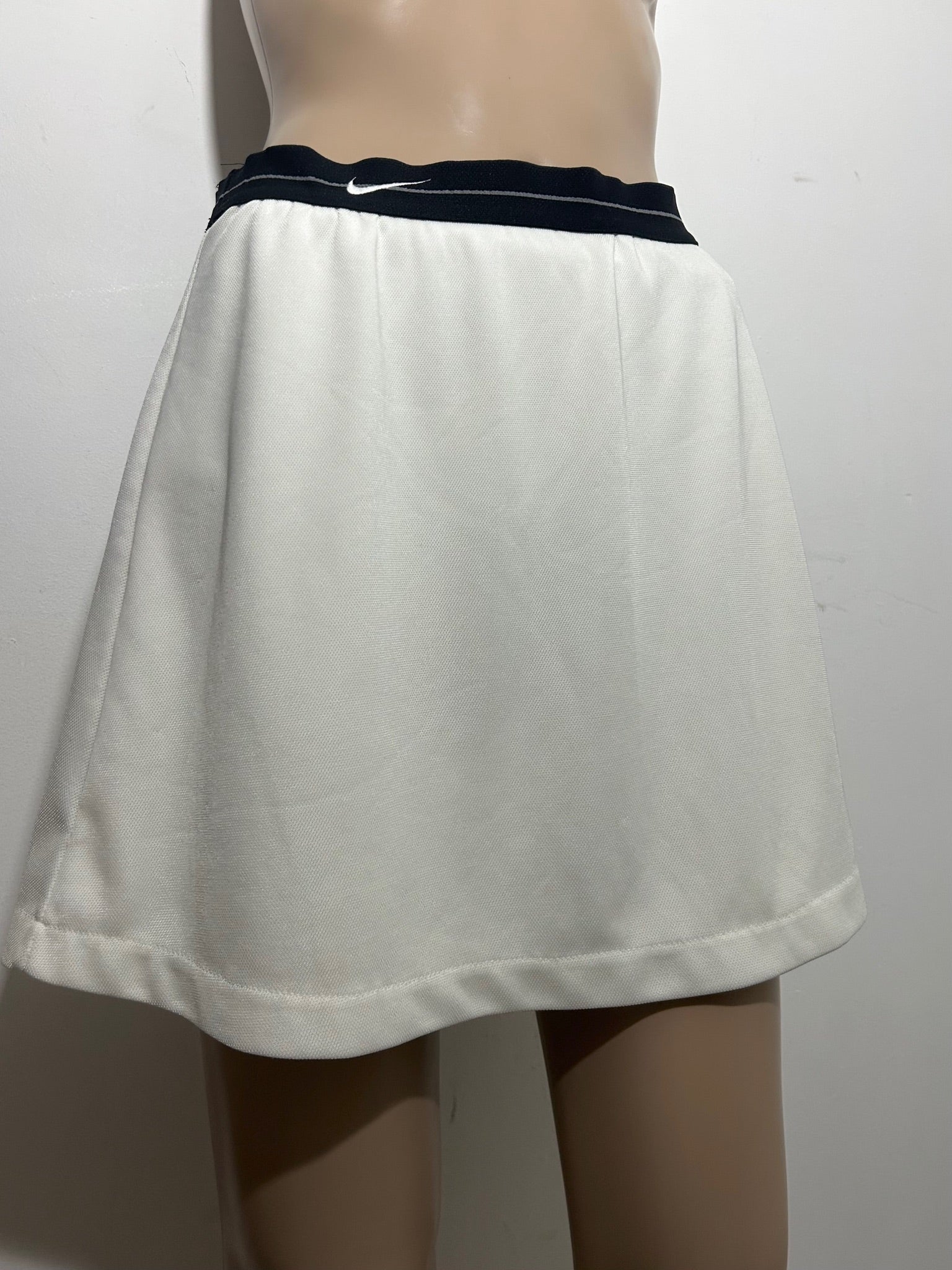 White spell out logo mid rise y2k 90s vintage mini tennis skirt M SK VINTAGE