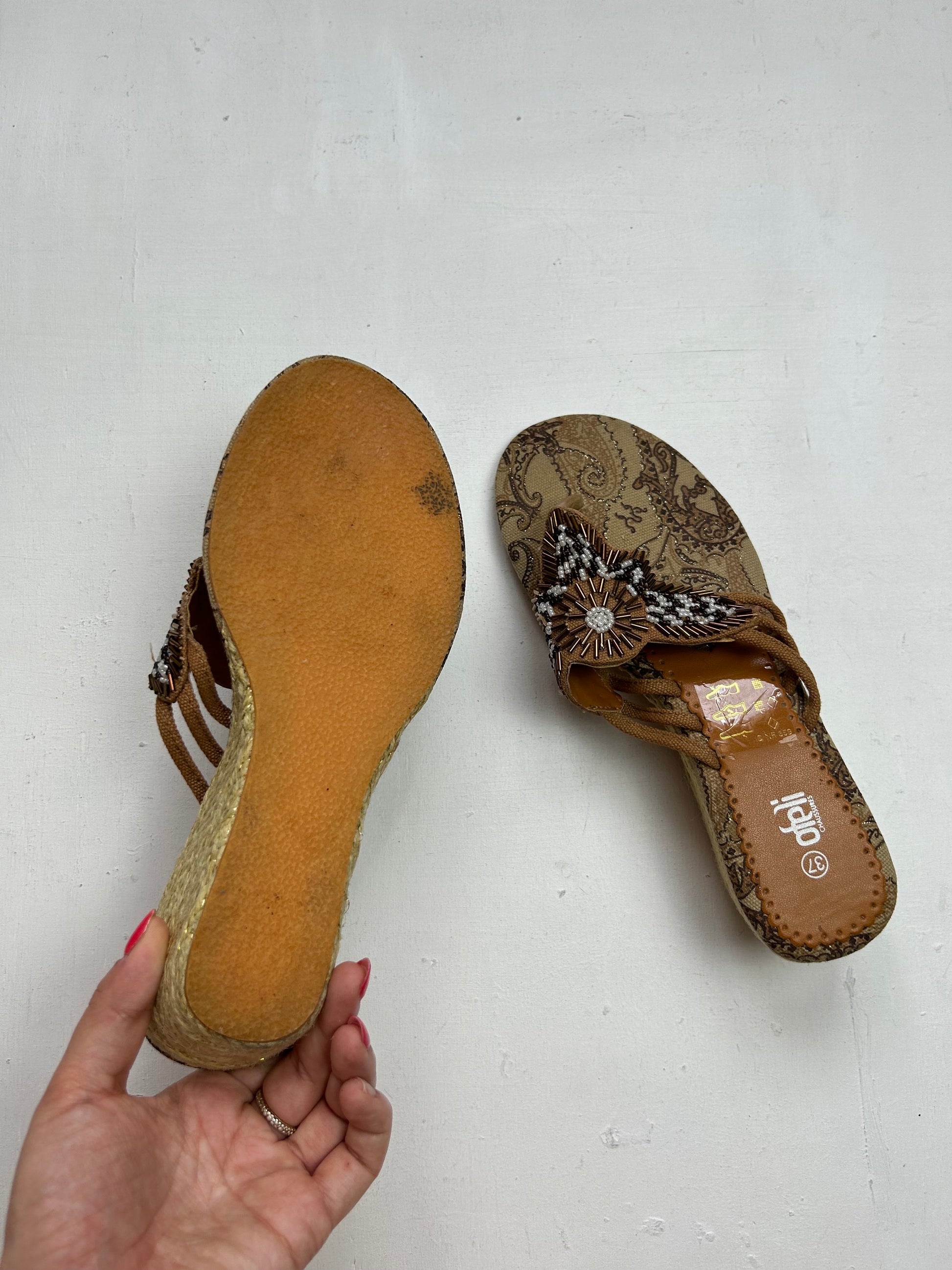 Pearls camel brown platforms flip flop sandales y2k vintage (37)