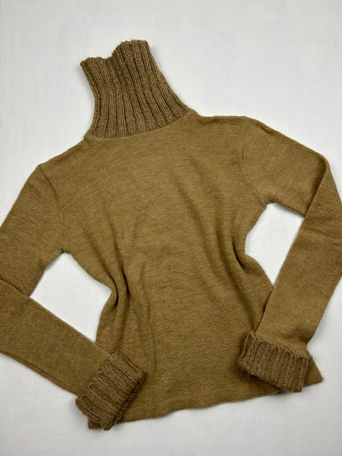 Beige turtleneck wool jumper (S/M)