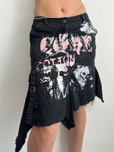 Load image into Gallery viewer, Black asymmetric graphic print low rise mid skirt (S)