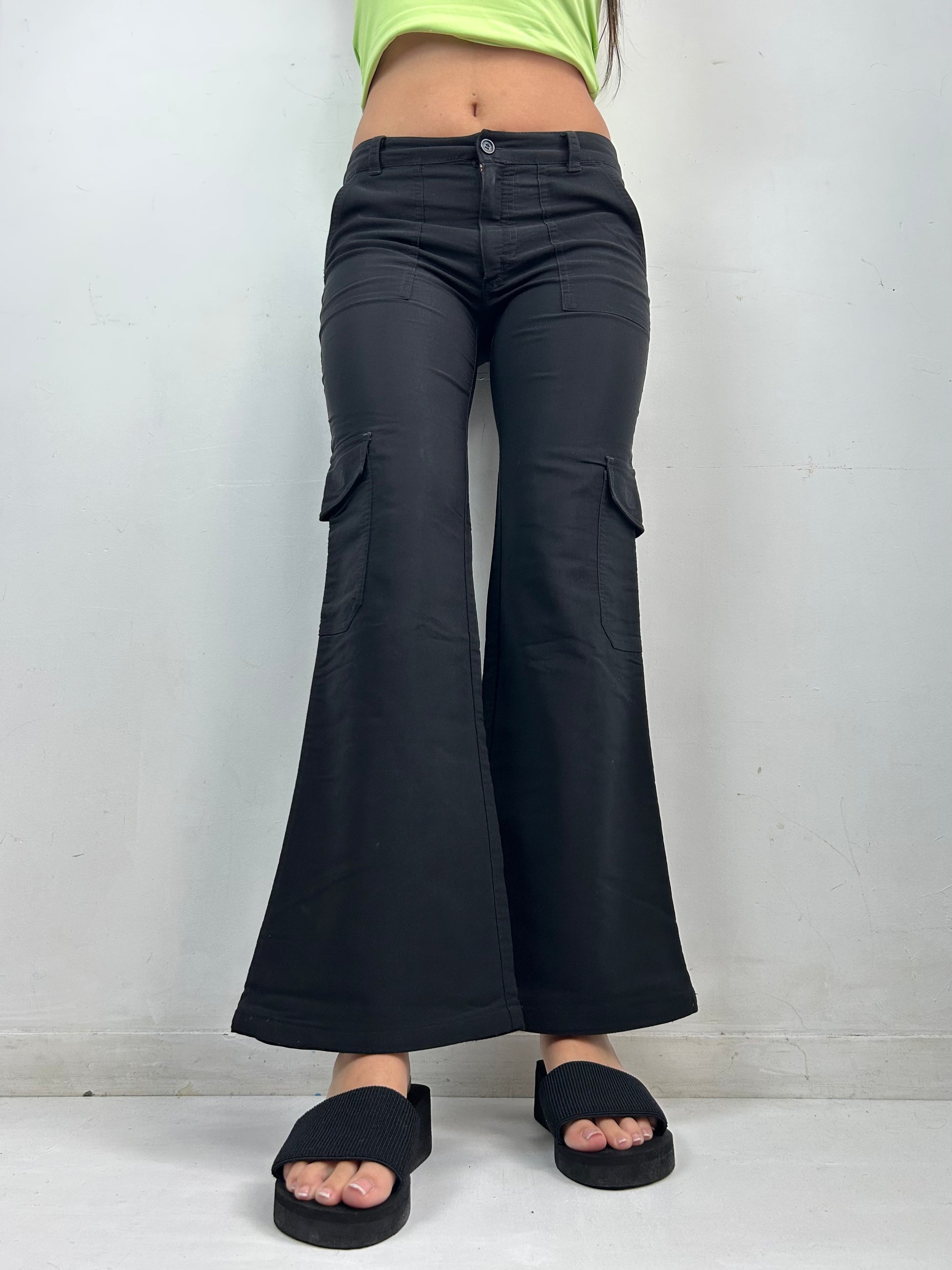 Black low waist baggy cargo pants (S)