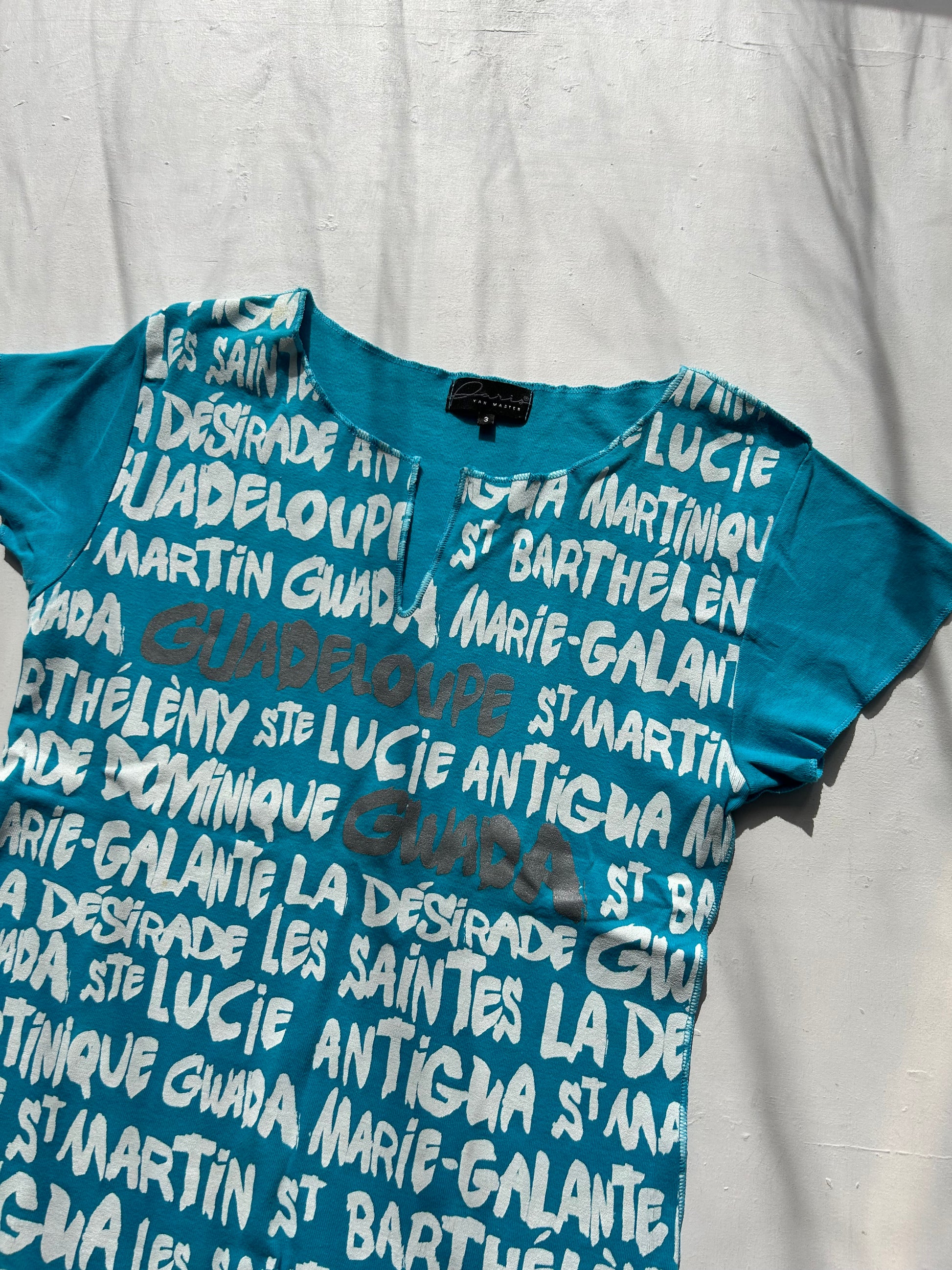 Baby blue text print y2k tee (S/M)