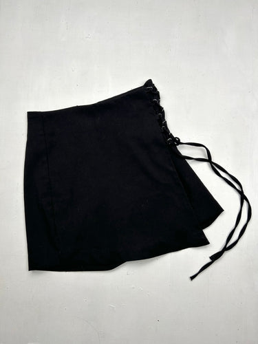 Black lace up low rise mini skort 90s y2k vintage (S)