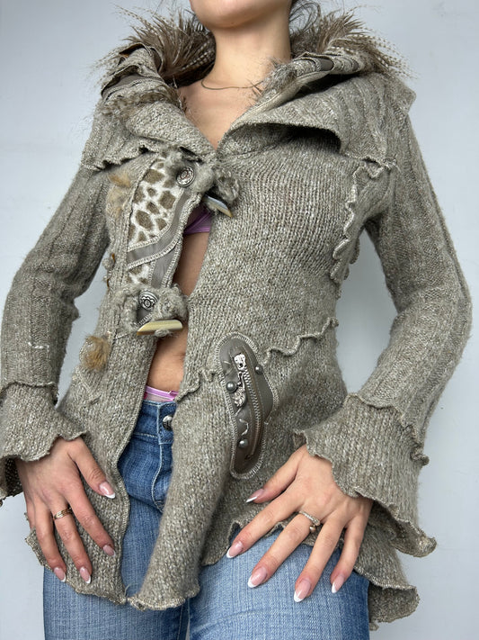 Beige faux fur zip up jumper jacket (S)