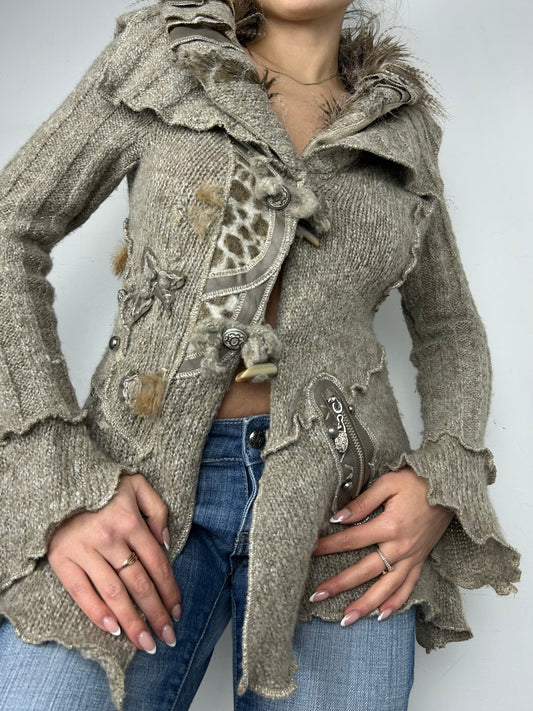 Beige faux fur zip up jumper jacket (S)