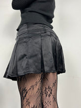 Load image into Gallery viewer, Black silk low rise mini pleated skirt 90s y2k vintage (M)