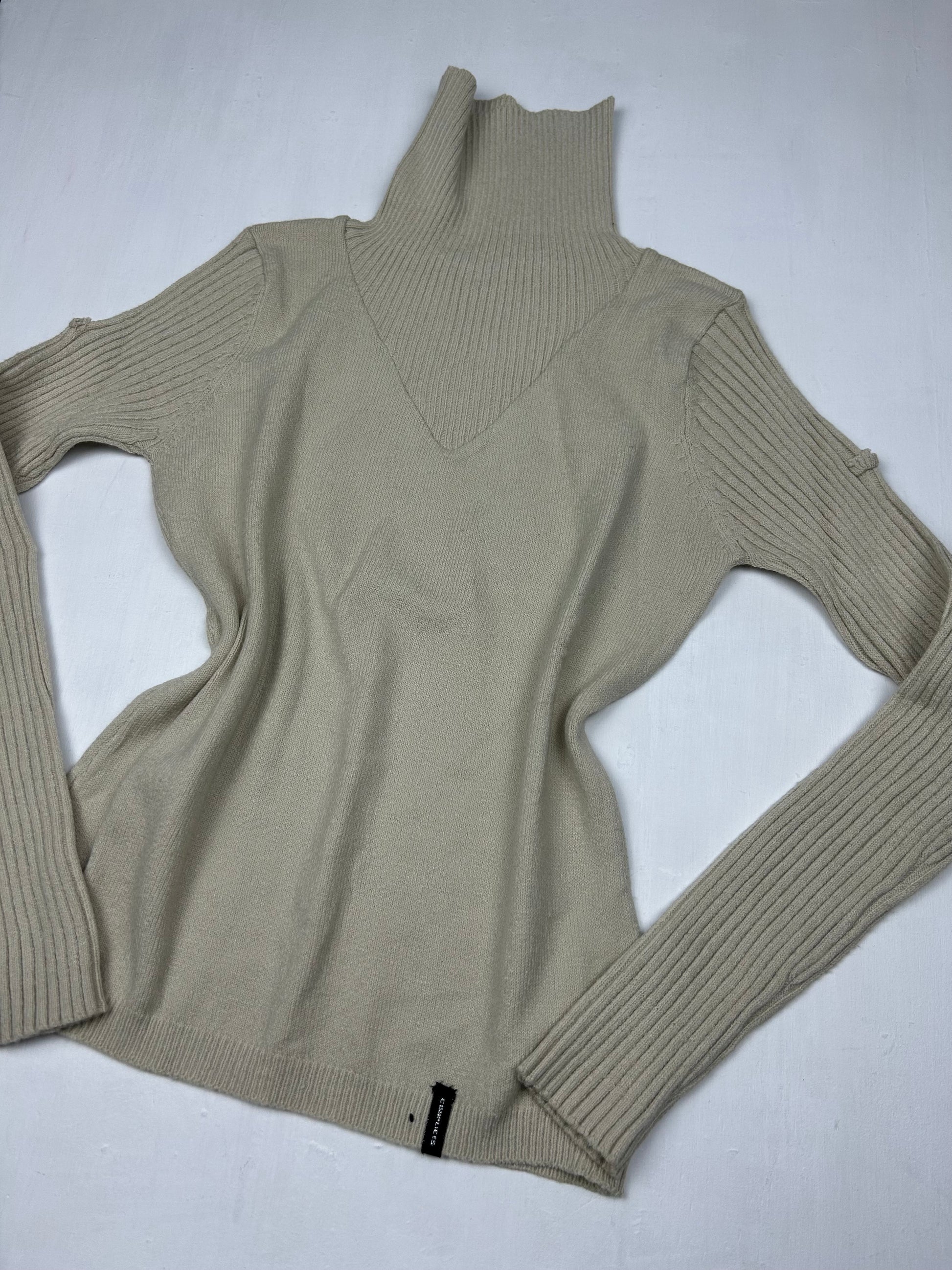 Beige turtleneck jumper (S/M)