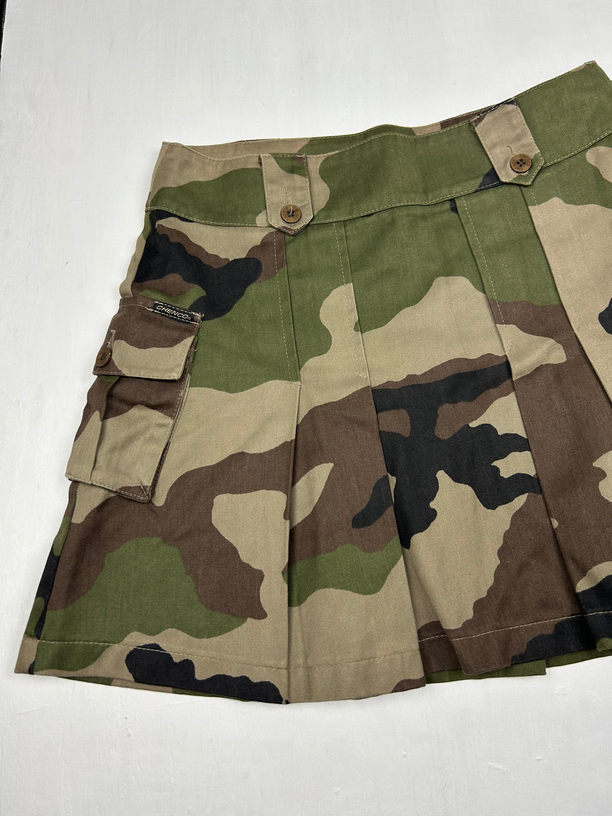 Khaki camo print denim pleated skirt (M)