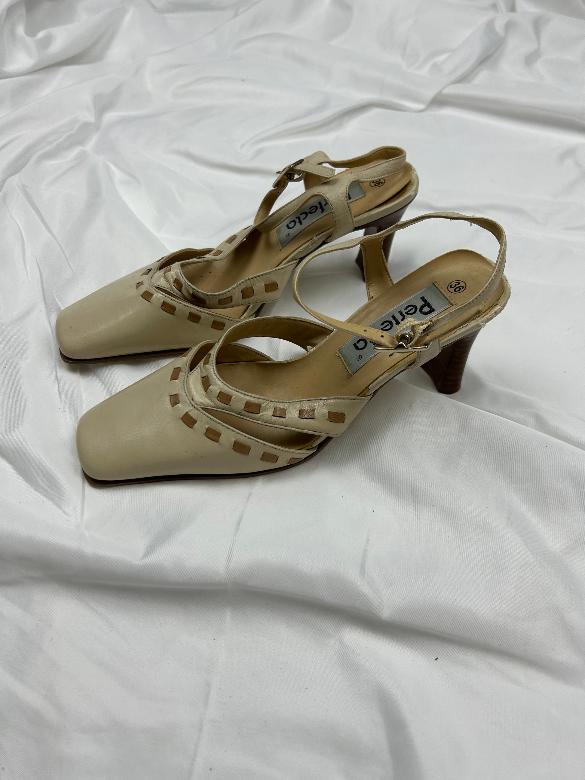 Beige square toes kitten heels (36)