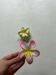 Flower hair claw