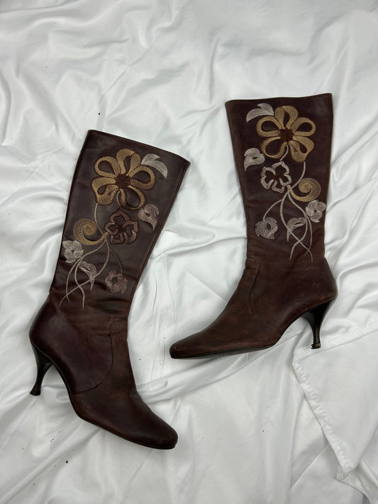 Brown embroidered floral print knee high boots (36)