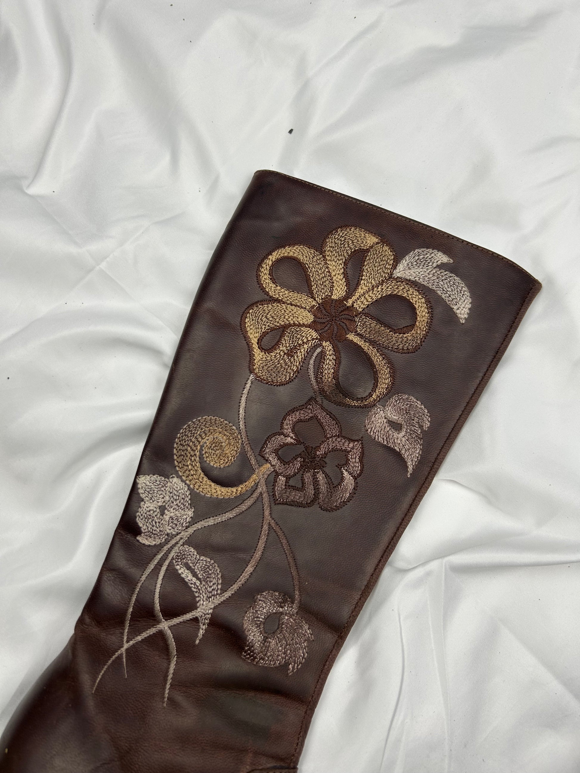 Brown embroidered floral print knee high boots (36)