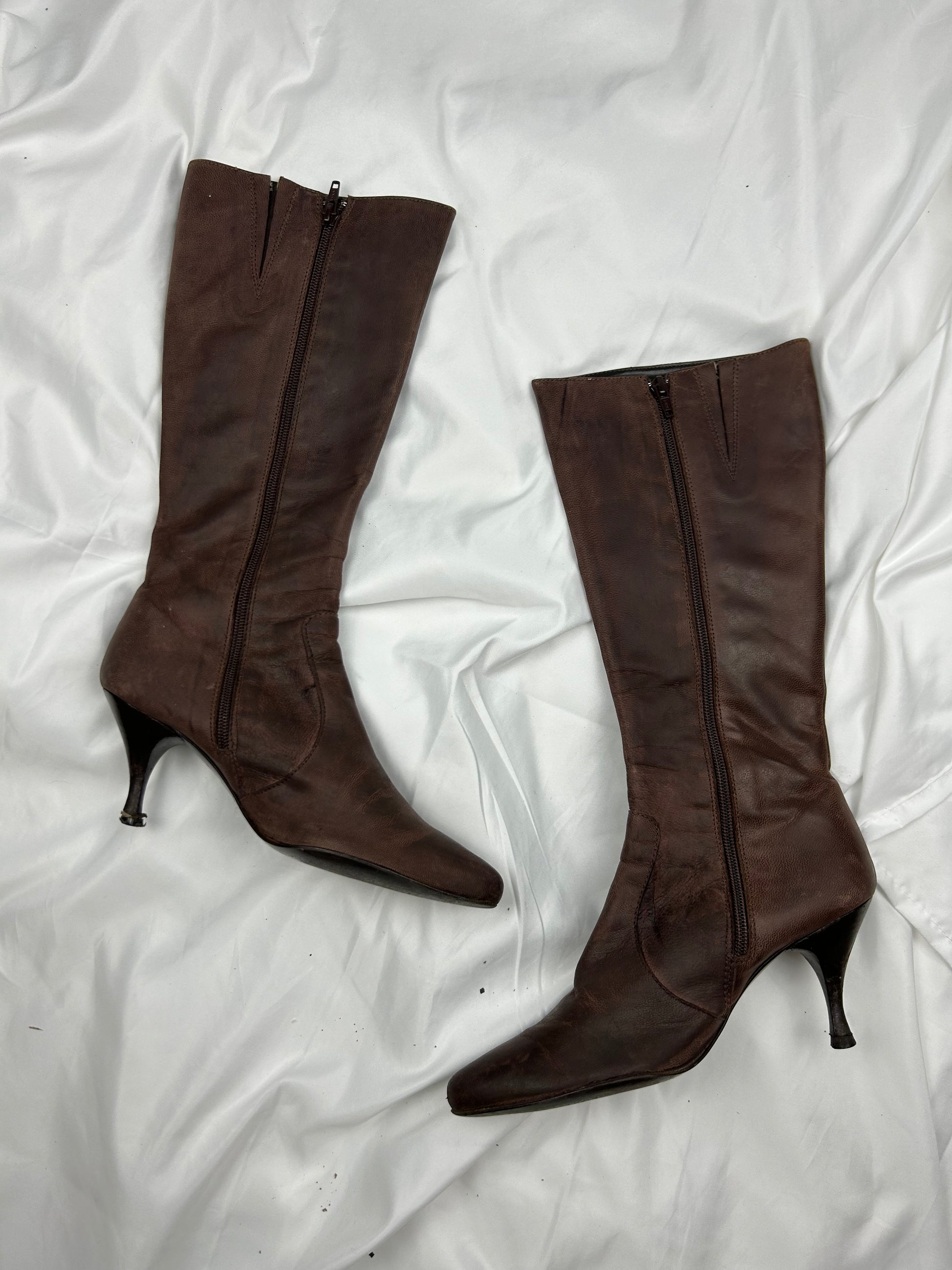 Brown embroidered floral print knee high boots (36)