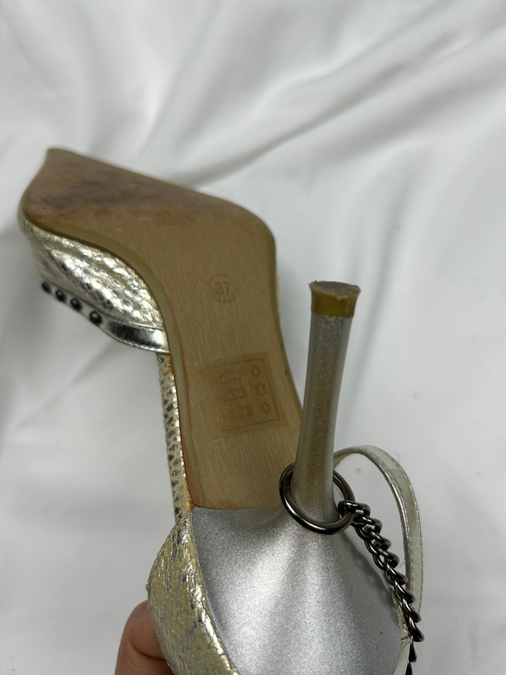 Gold  pointed toes kitten heels shoes (37)