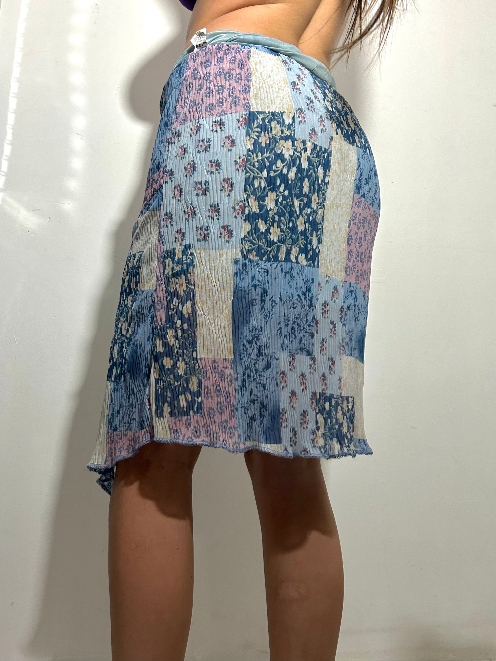 Blue mesh lined low rise mid skirt (S)