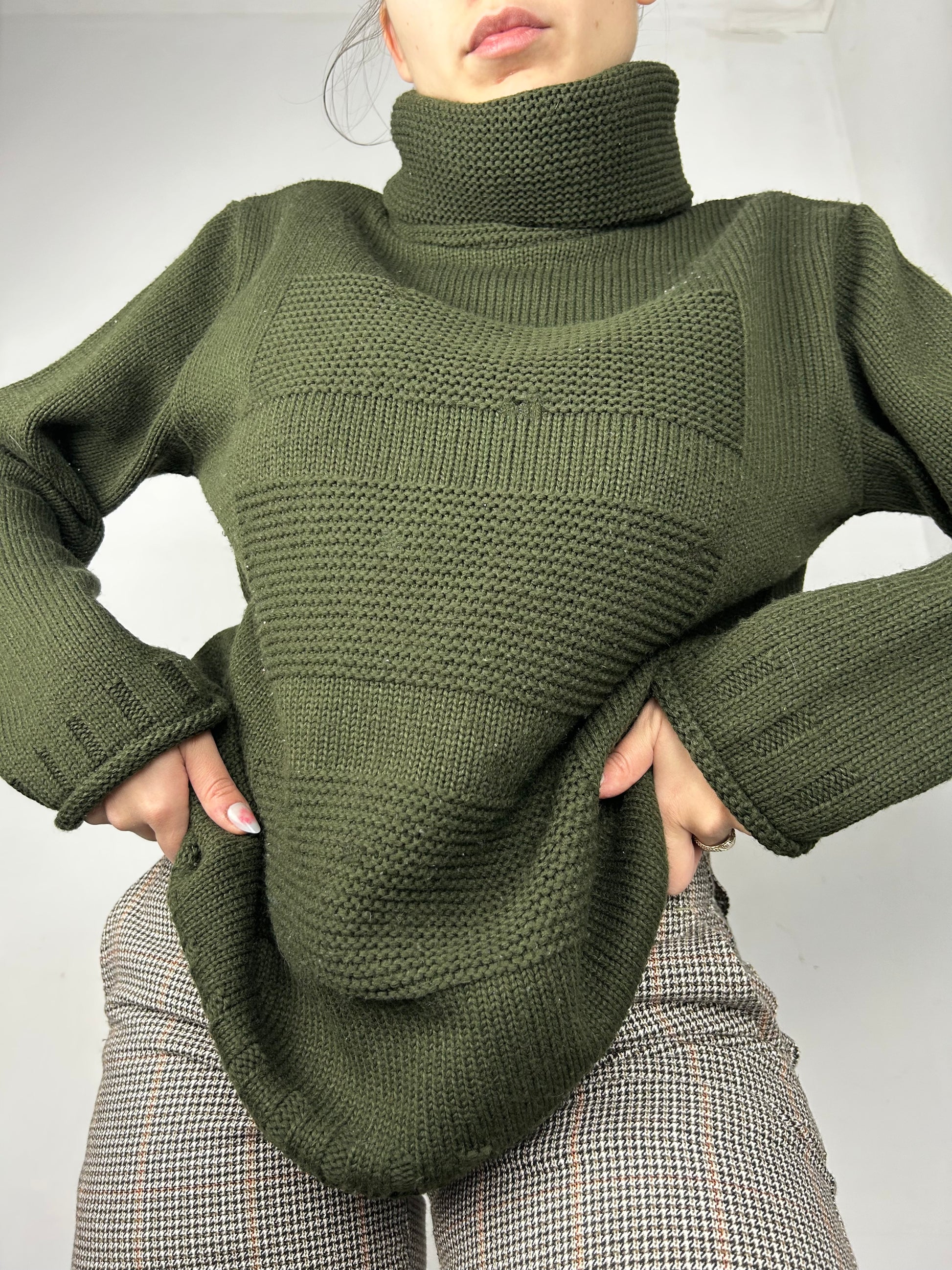 Khaki turtleneck jumper (M/L)