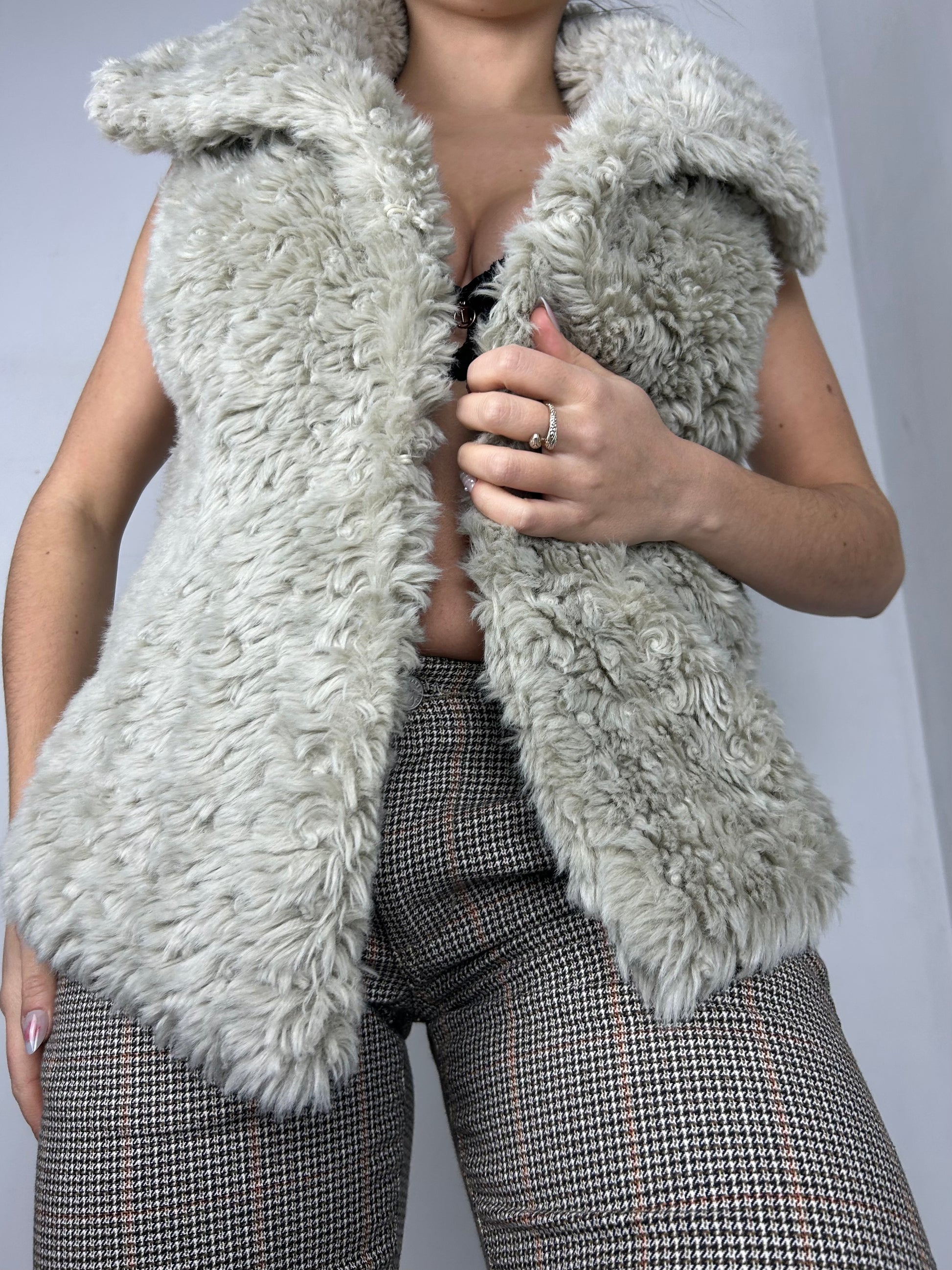 Grey faux fur sleeveless jacket (S)