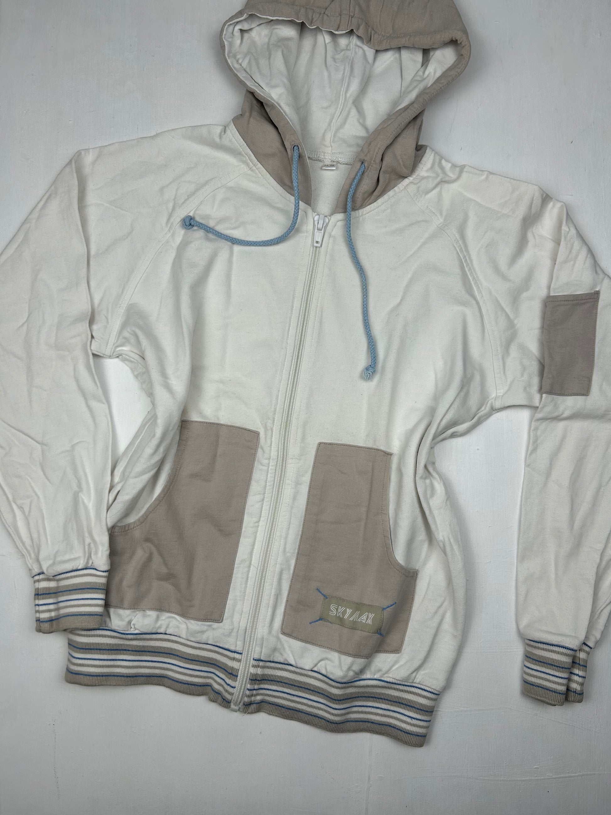 White zip up hoodie (S/M)