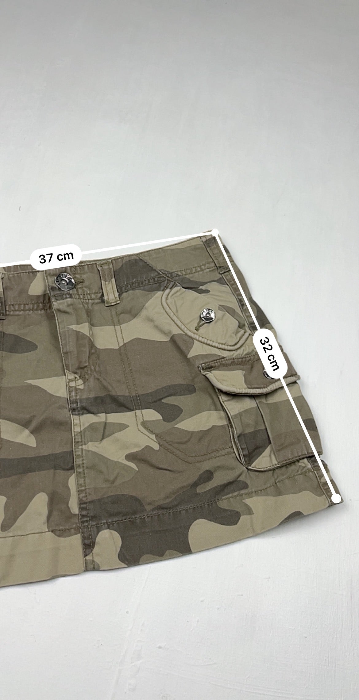 Khaki camo denim low rise mini skirt (S)