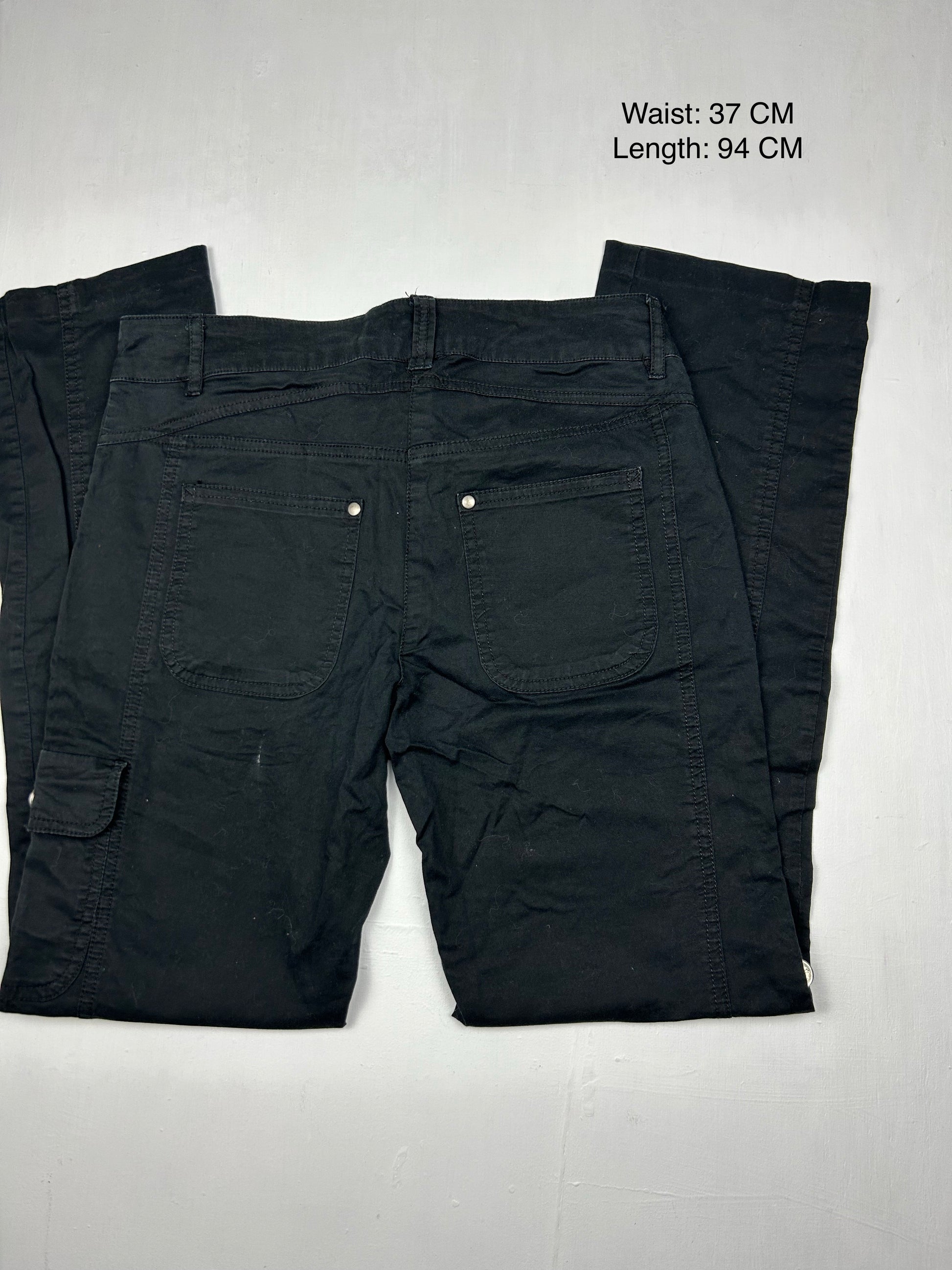 Black denim low rise cargo pants (S)