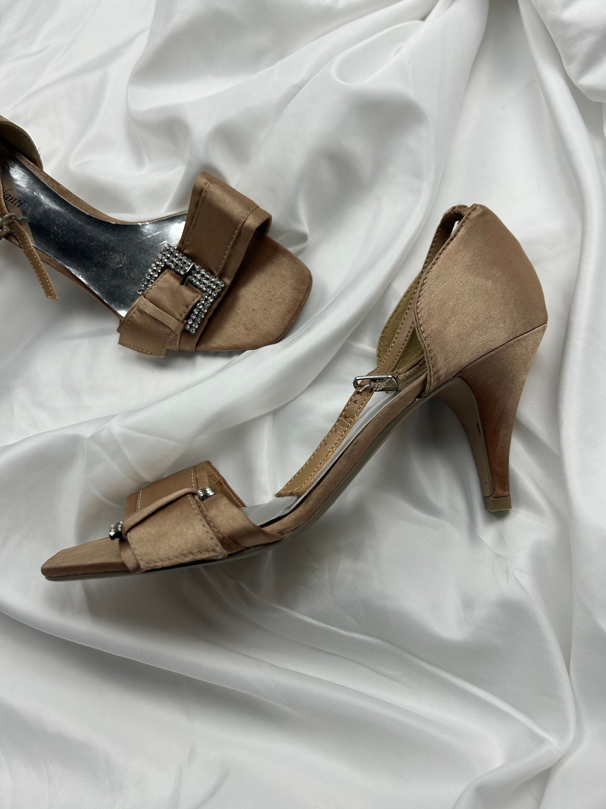 Beige  kitten heels gems buckle shoes (37)