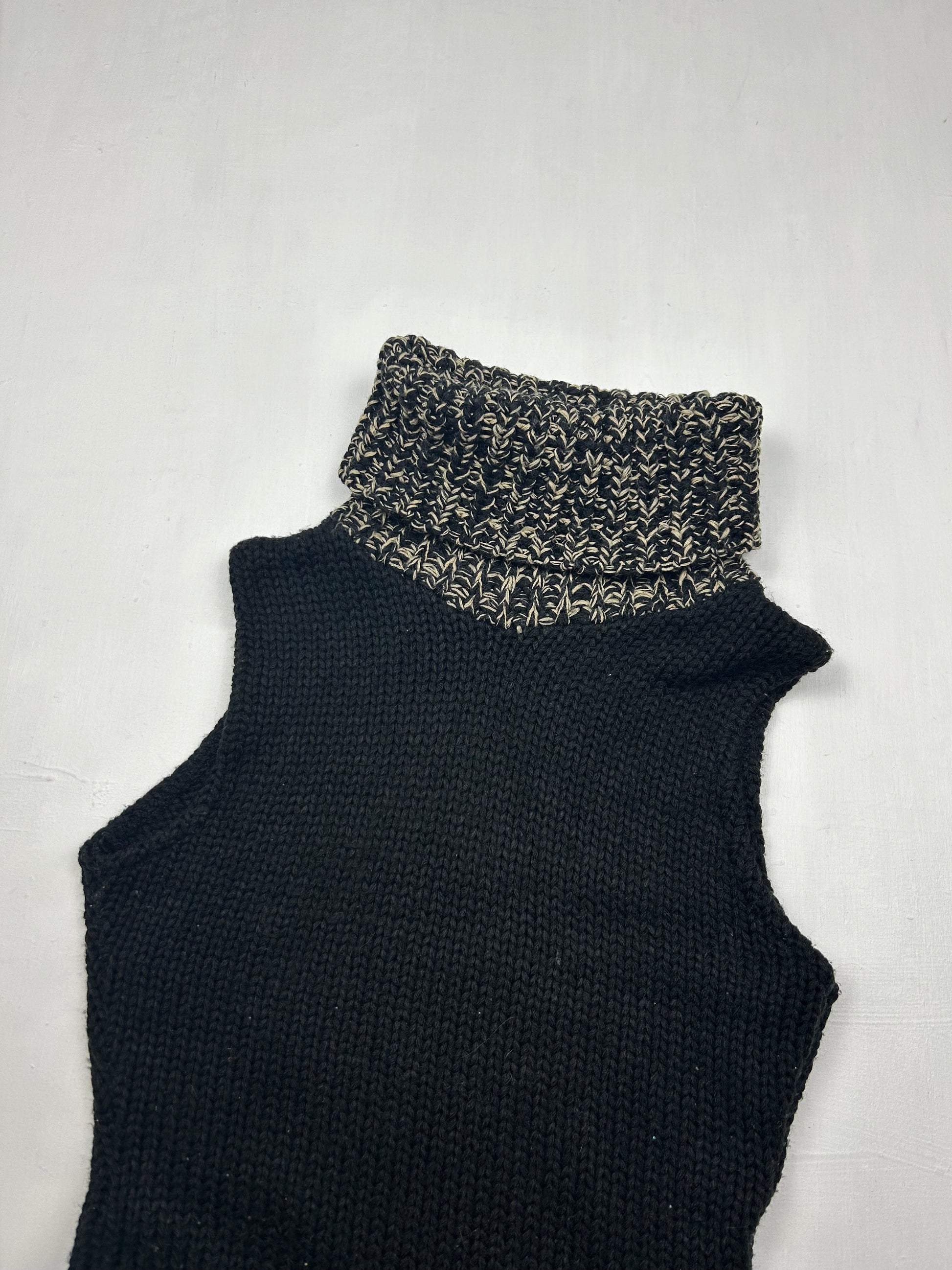 Black turtleneck sleeveless jumper (S)