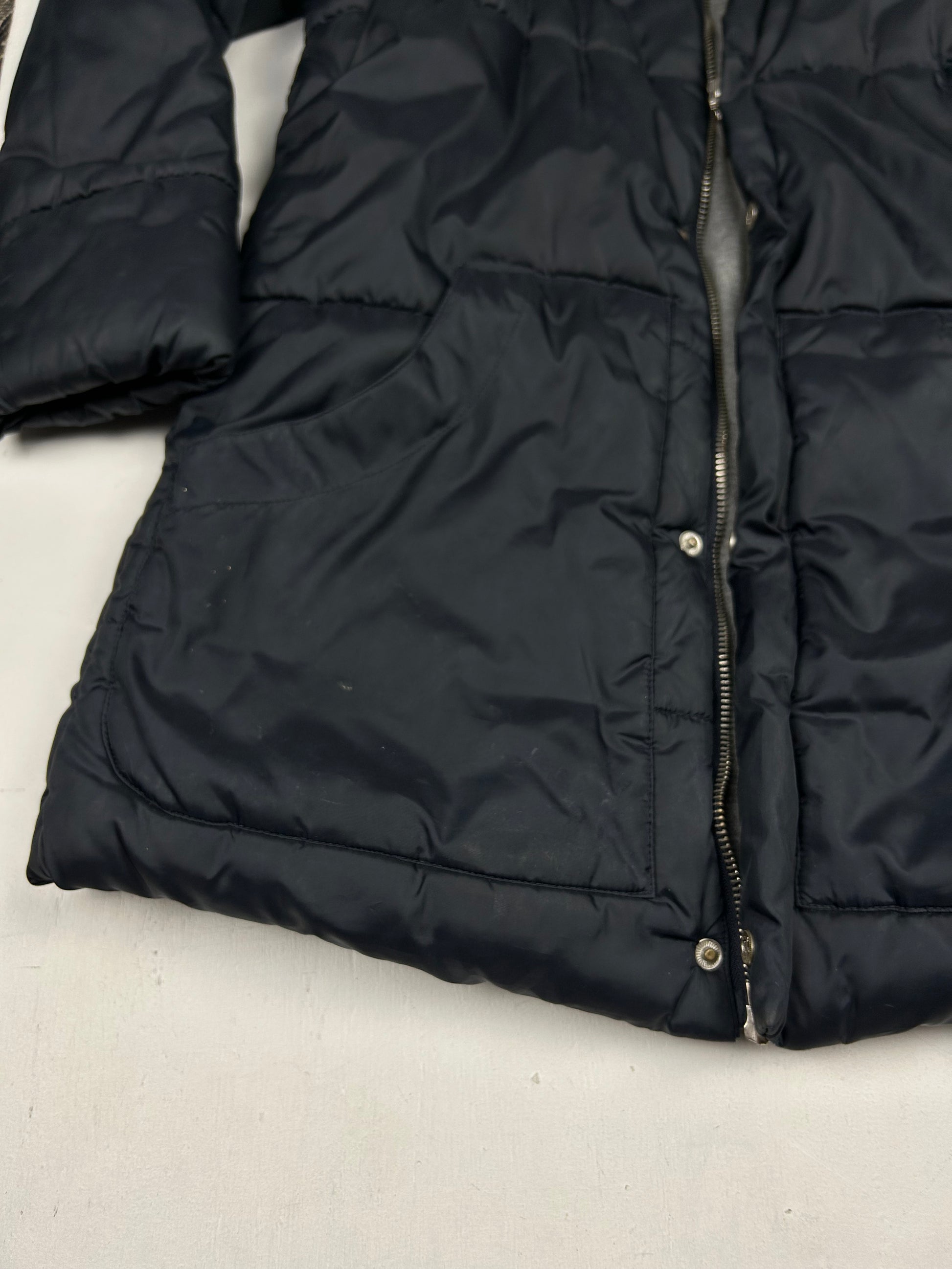 Black spell out logo puffer jacket (XS)