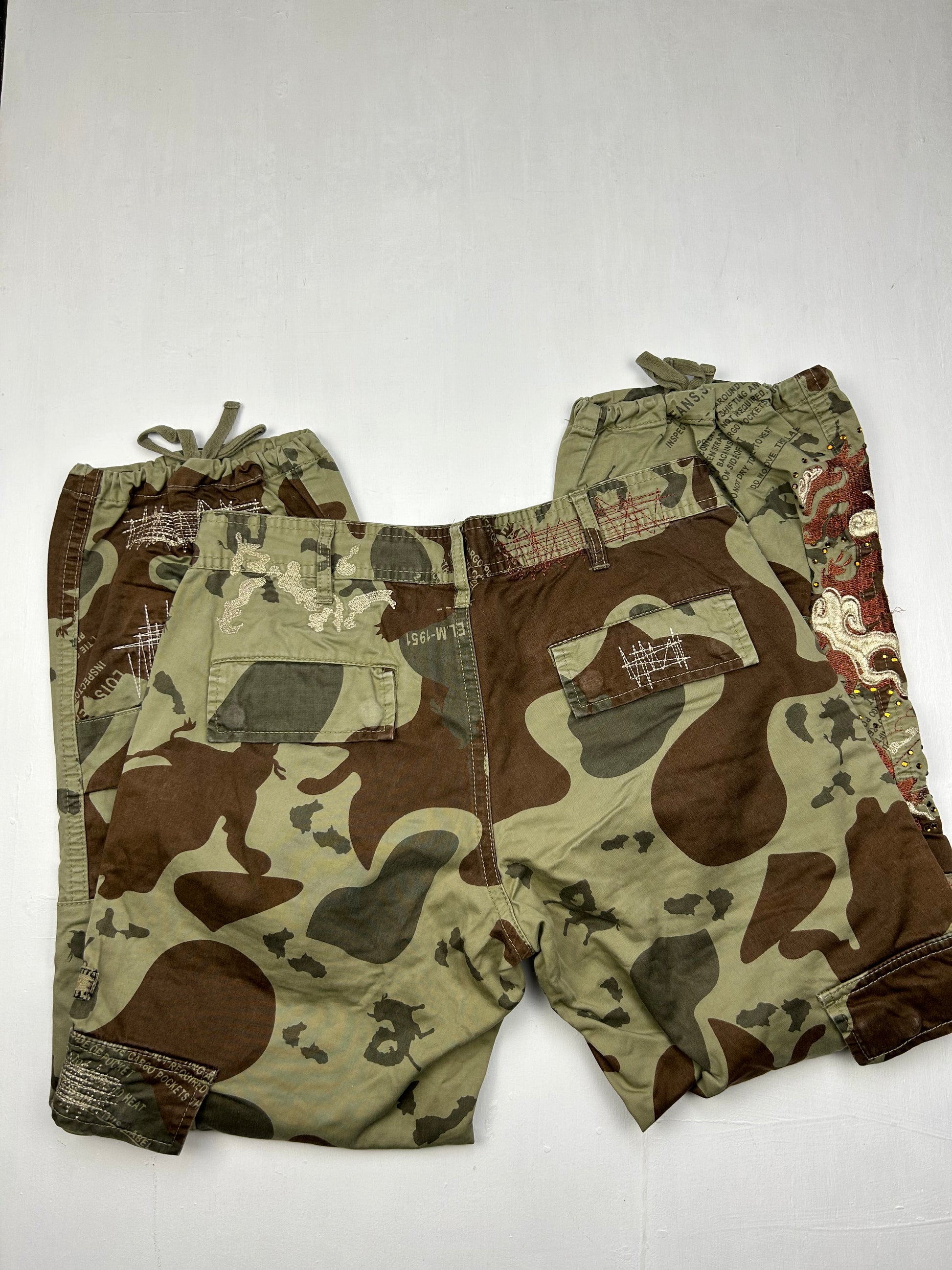 Khaki camo low rise capris pants (S)