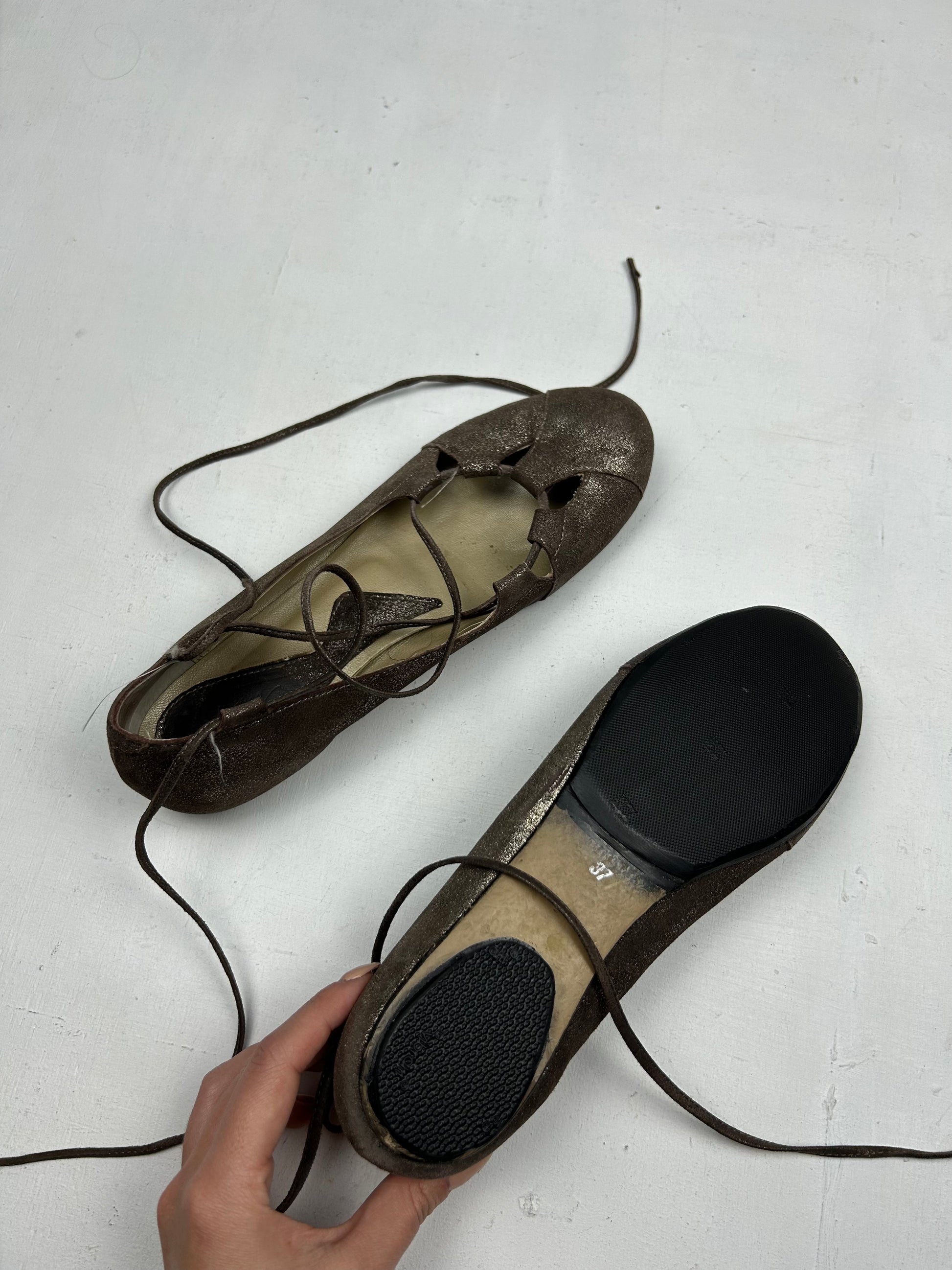 Gold brown lace up ballet shoes (37)