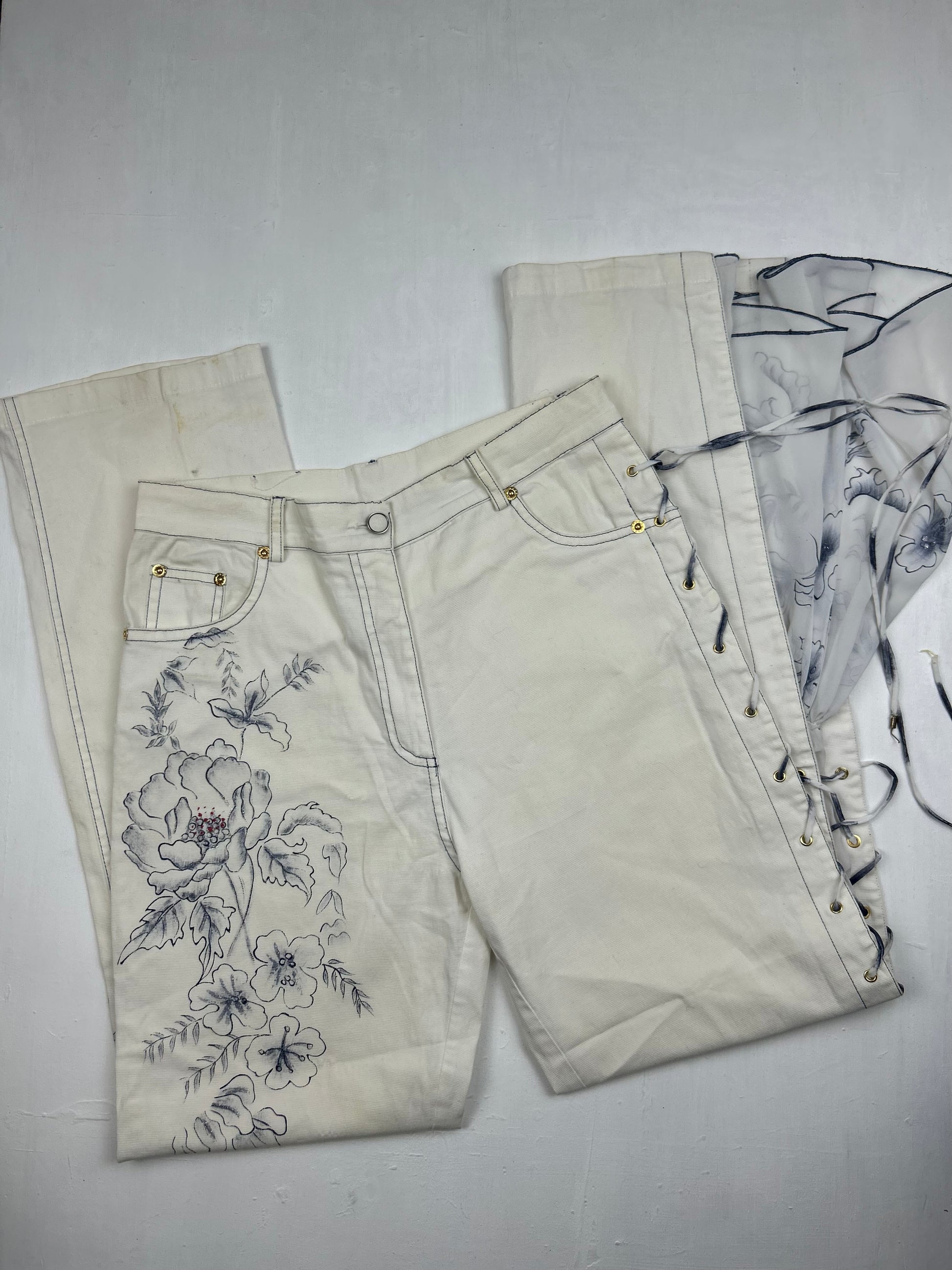 White lace up mid waist denim pants (M)