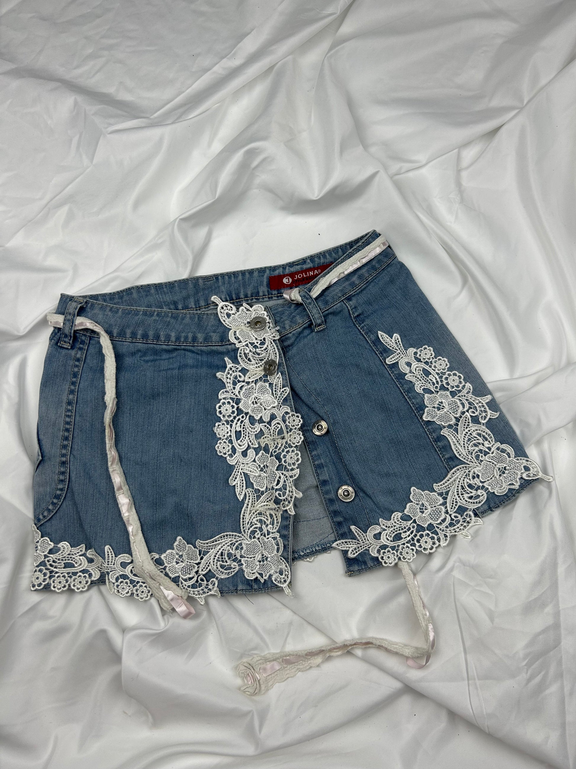 Blue denim embroidered lace low rise mini skirt (S)