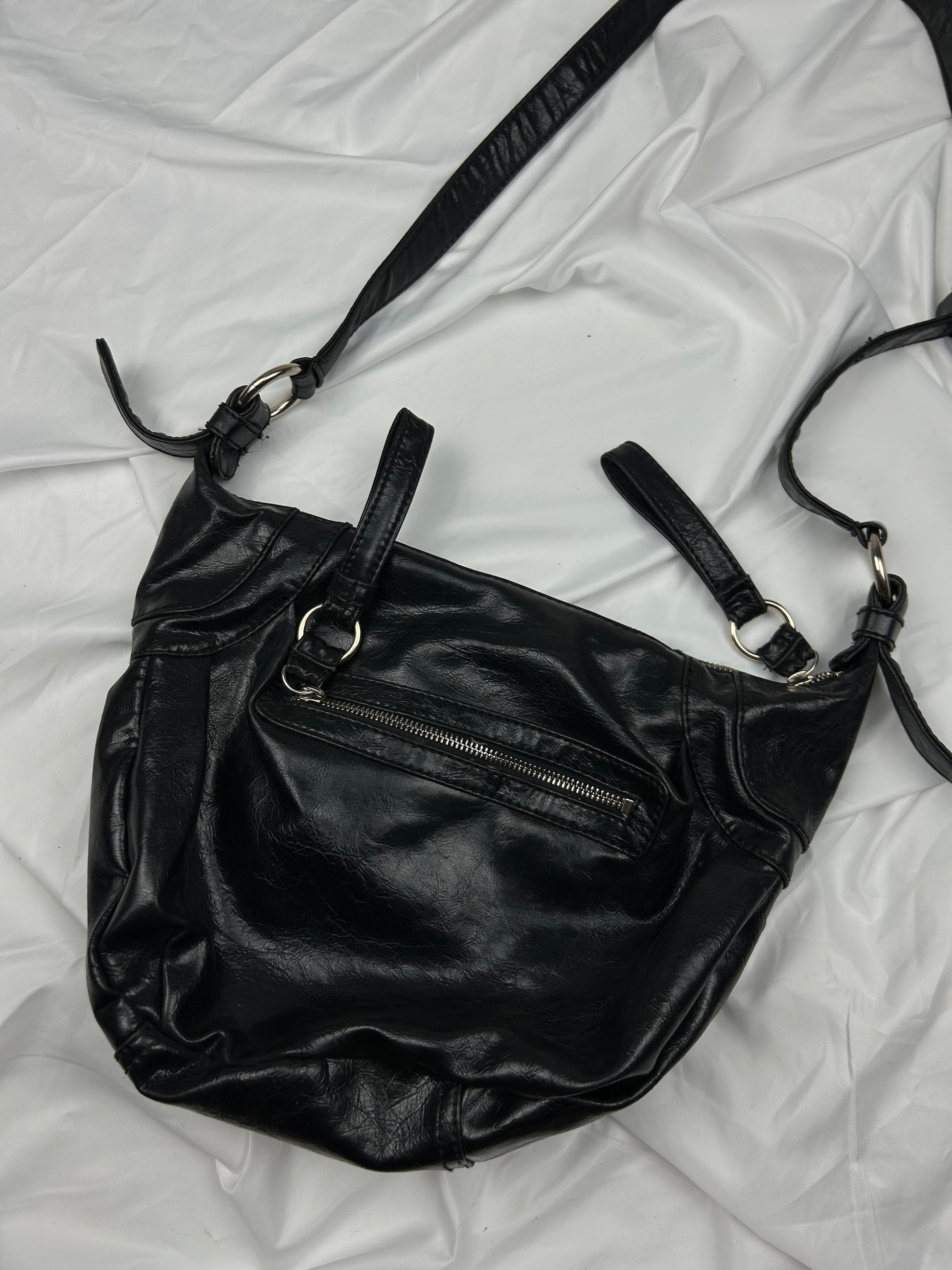 Black pvc leather uni besace lace up crossbody bag