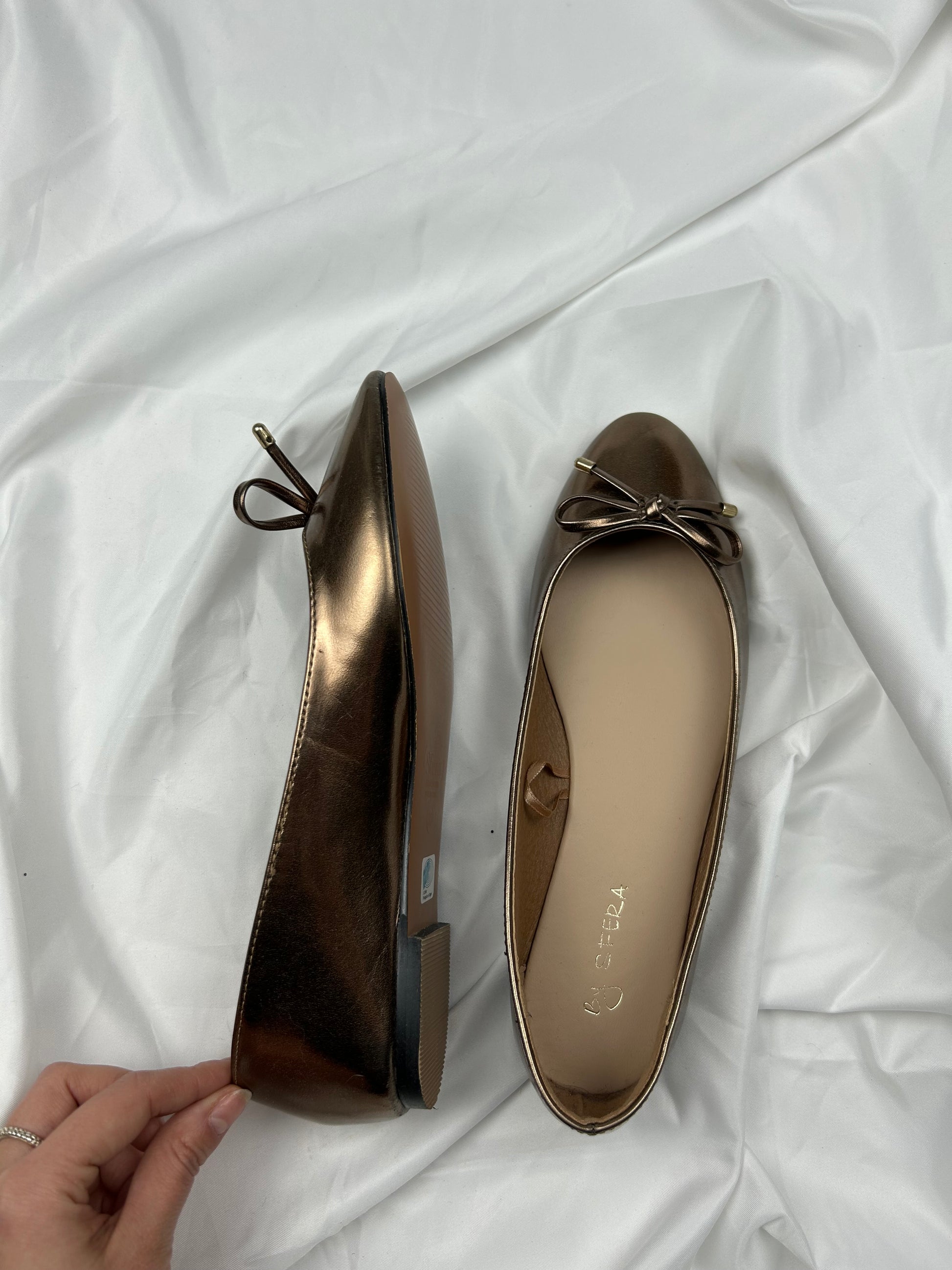 Gold brand new  pointed toes ballet shoes (38)