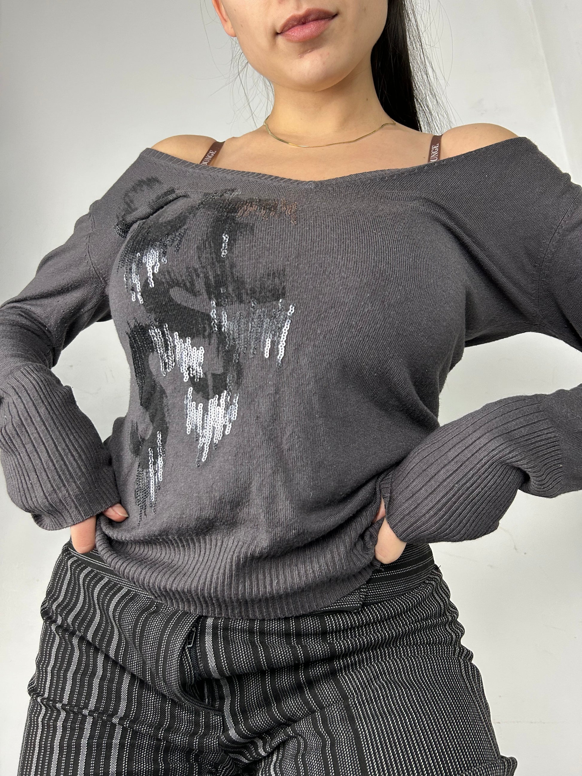 Grey V neck sequins logo cotton jumper (S/M)