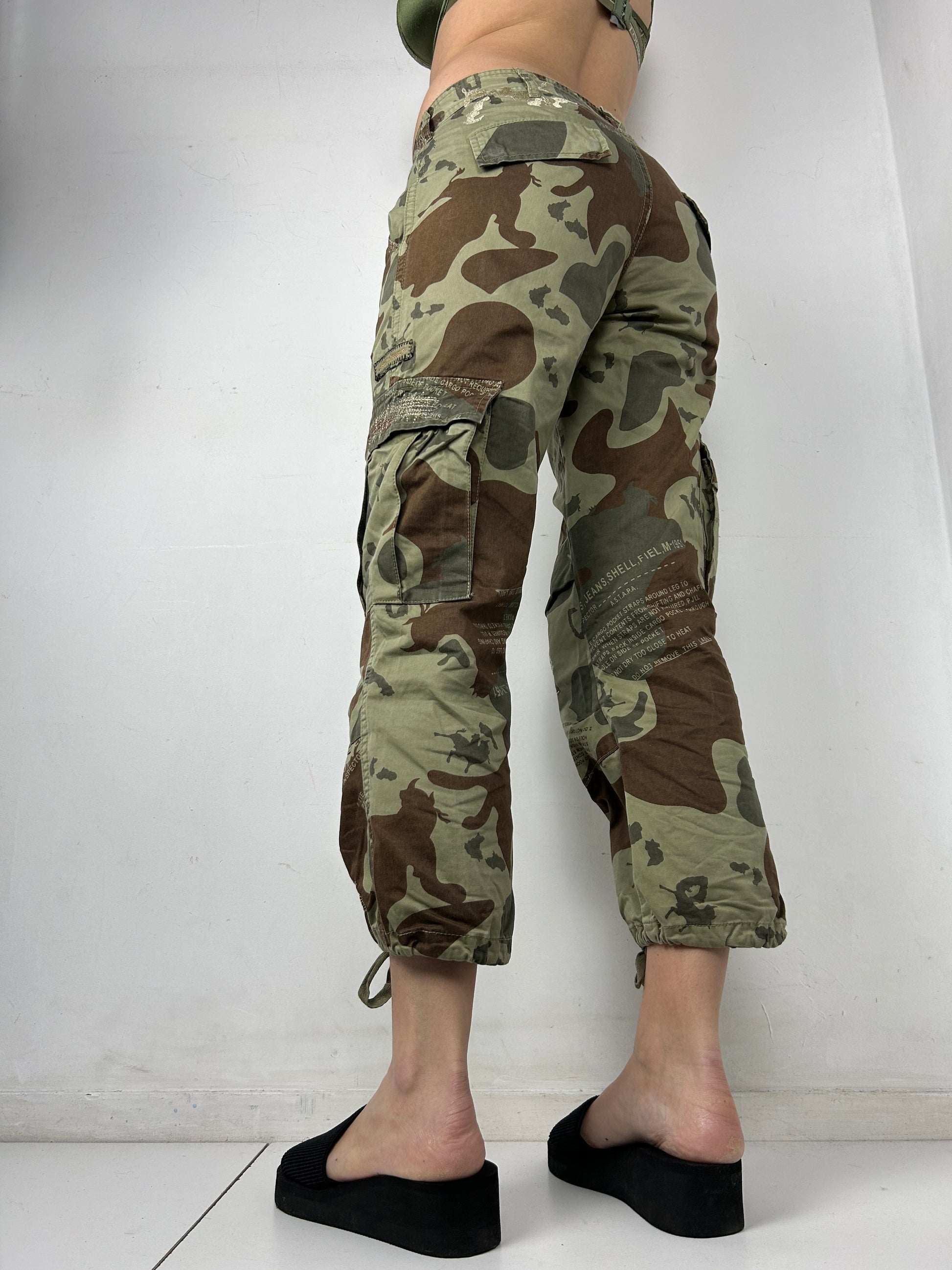 Khaki camo low rise capris pants (S)