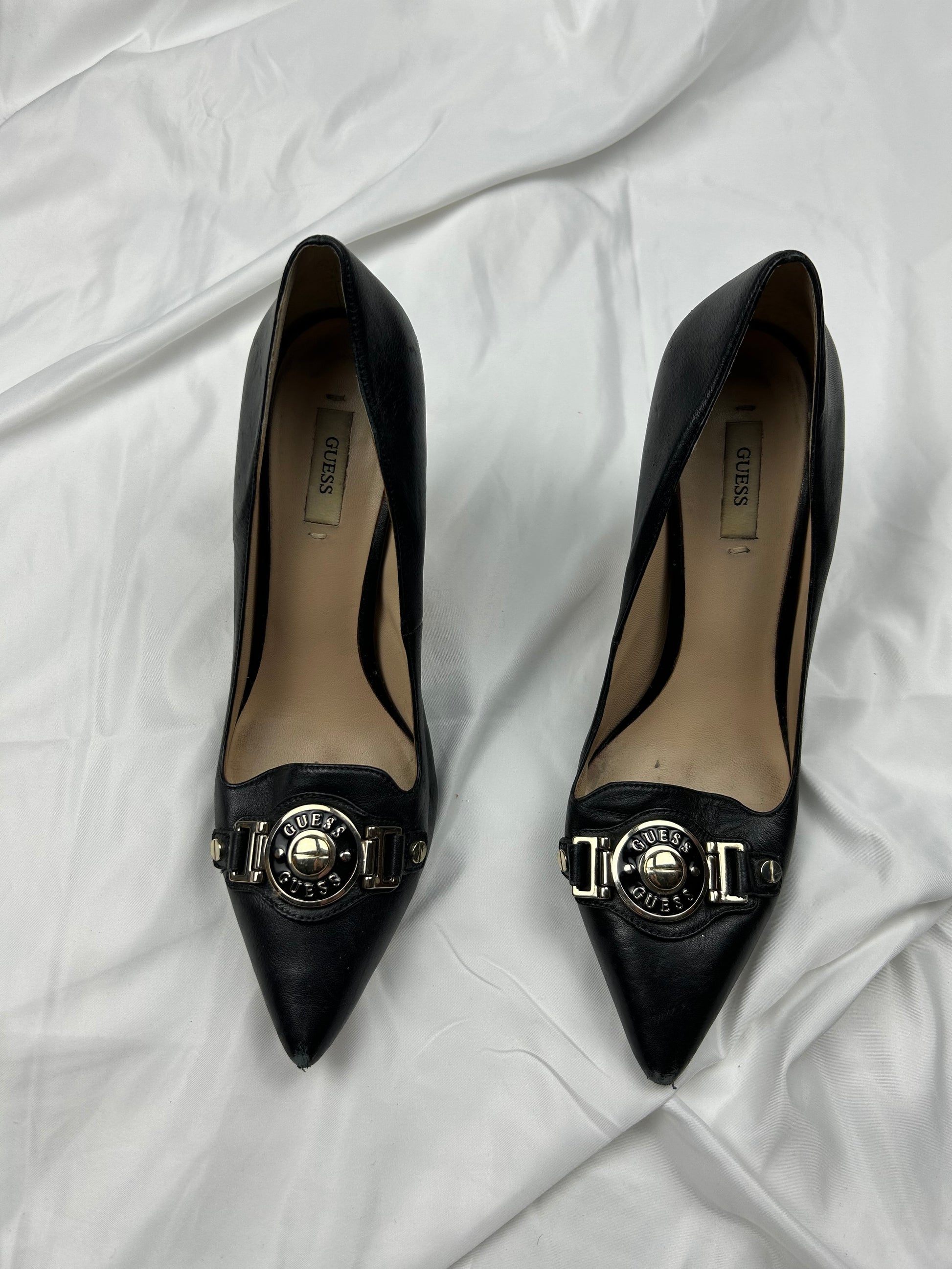 Black buckle logo pointed toes shoes (40)