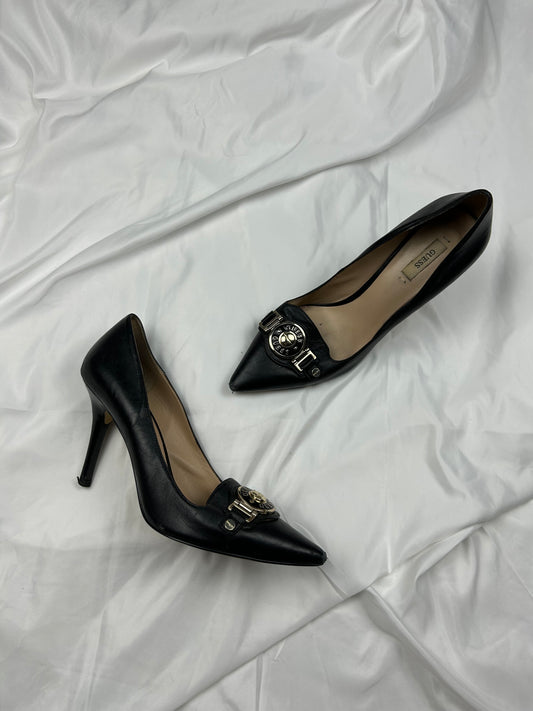 Black buckle logo pointed toes shoes (40)