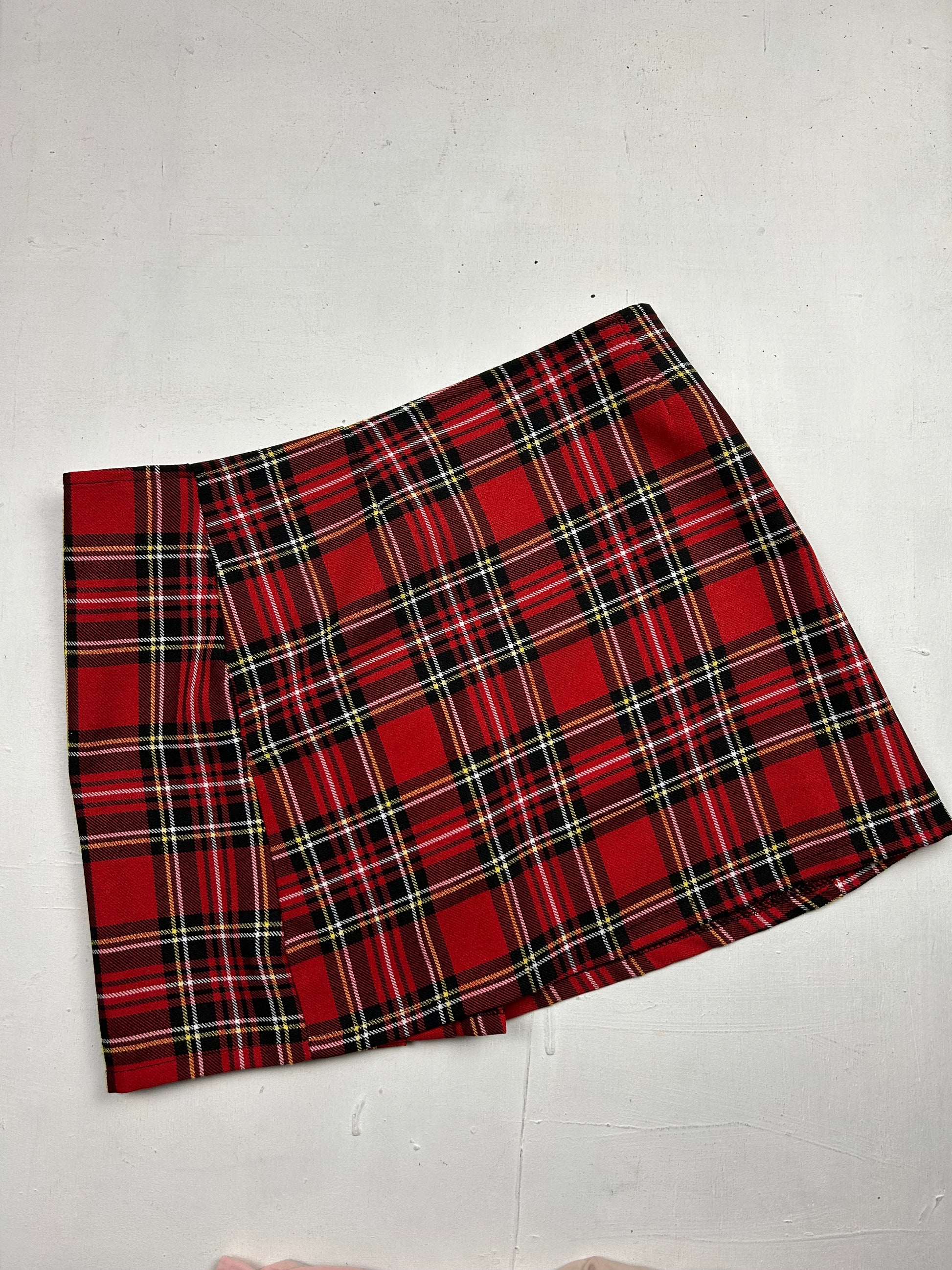 Red check print mini skirt (M)