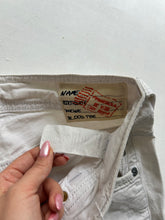 Load image into Gallery viewer, White denim low rise mid short jorts (XS)