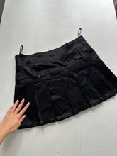 Load image into Gallery viewer, Black silk low rise mini pleated skirt 90s y2k vintage (M)