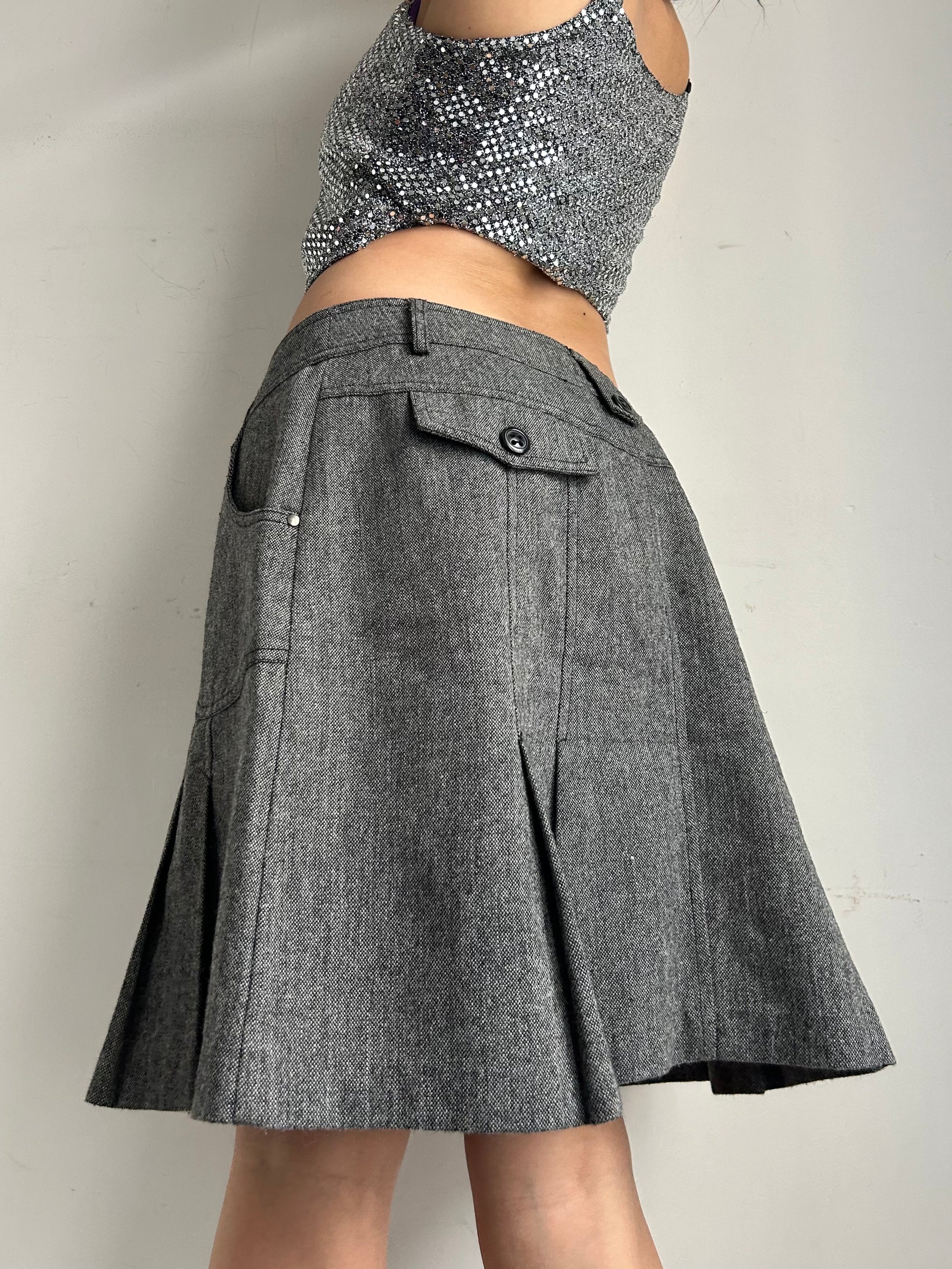 Grey pleated low rise y2k 90s vintage mini skirt (M)