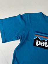 Load image into Gallery viewer, Patagonia y2k 90s y2k vintage logo tee (S/M)