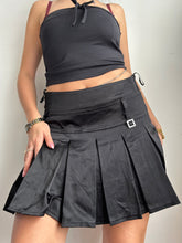 Load image into Gallery viewer, Black silk low rise mini pleated skirt 90s y2k vintage (M)