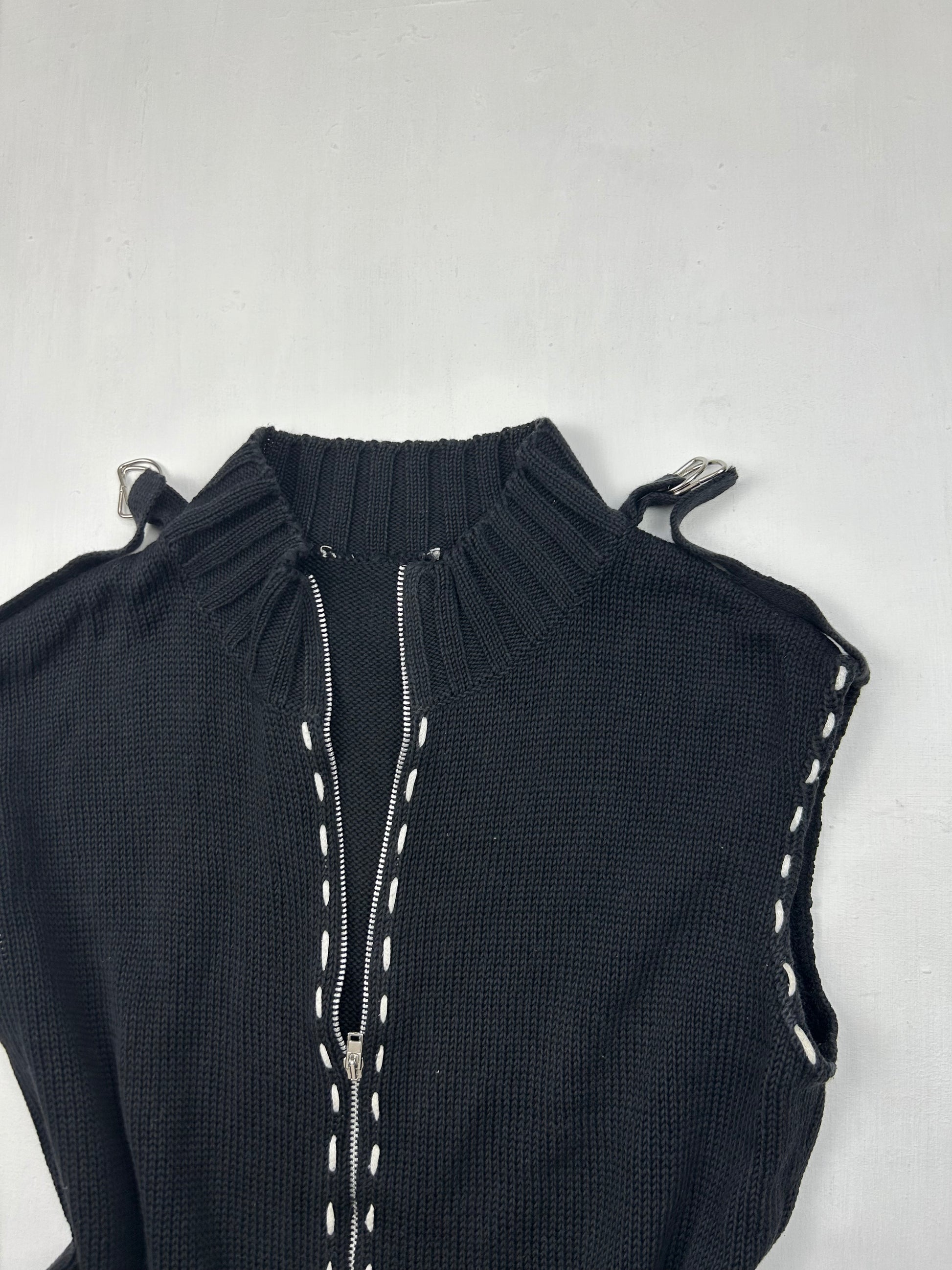 Black zip up sleeveless cardigan jumper (S/M)