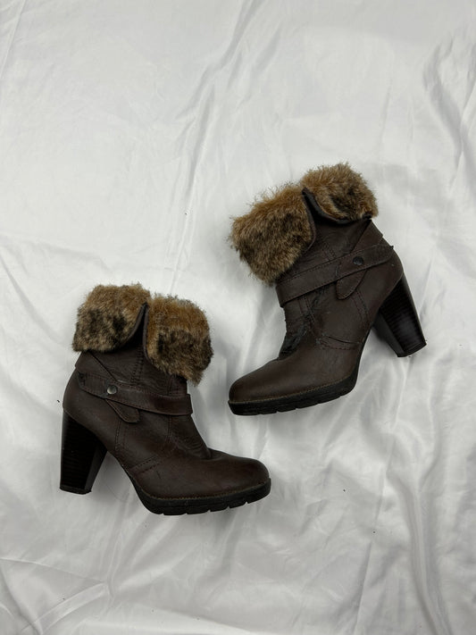 Brown faux fur heels boots (36)