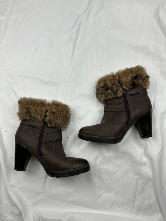 Brown faux fur heels boots (36)