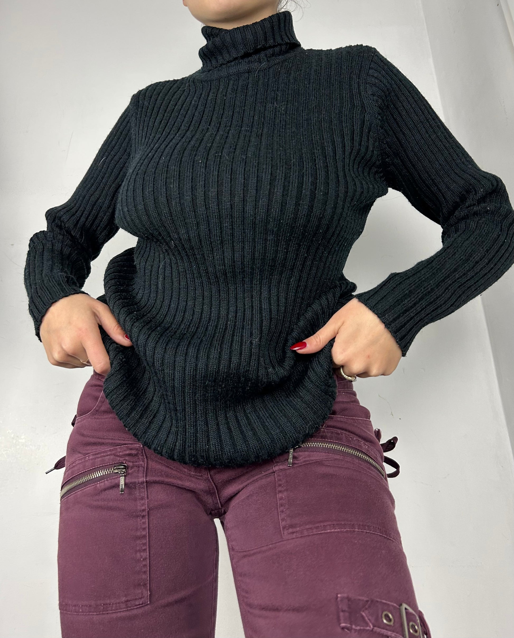 Black ribbed turtleneck  jumper (S/M)