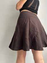 Load image into Gallery viewer, Brown linen mid rise pleated mid skirt 90s y2k vintage (S)