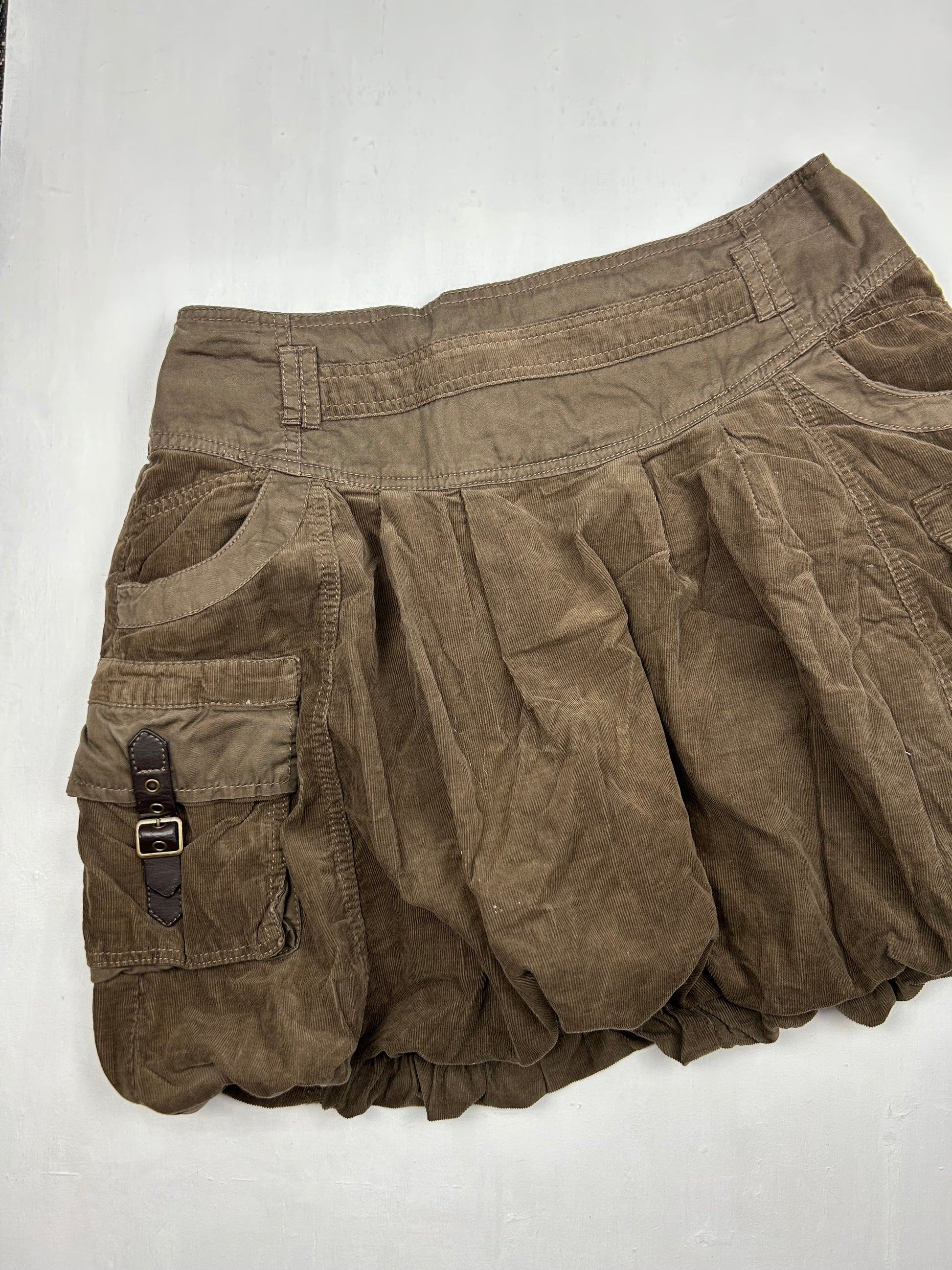 Brown pleated low rise cargo mini skirt (M)